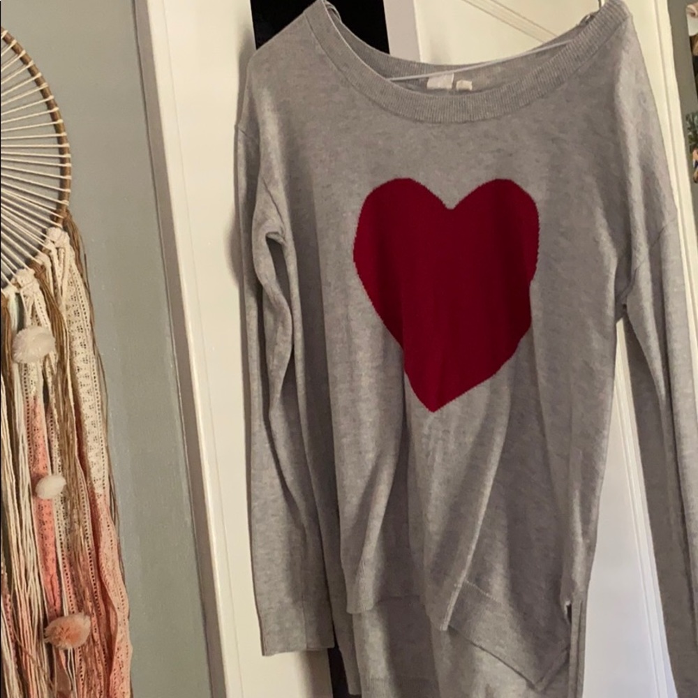 URBAN OUTFITTERS heart sweater